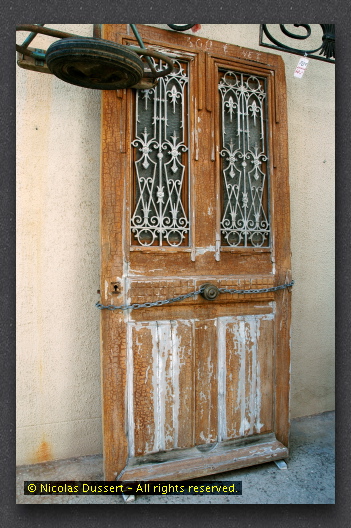 Porte attachée Bormes
